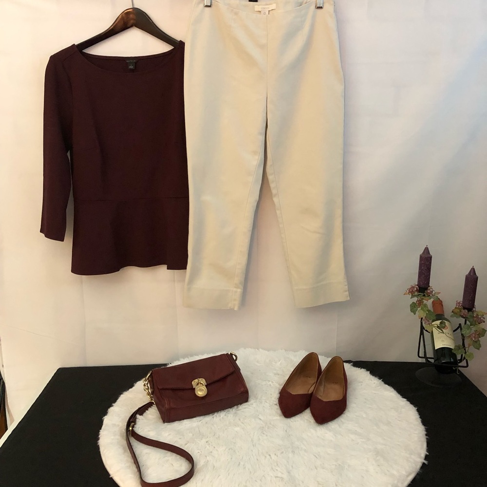 Chico’s Cream/Light Beige cropped pants. Size 0 / US 6.